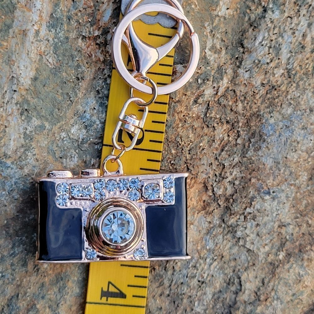 Crystal Camera Keychain - Picture 2 of 6